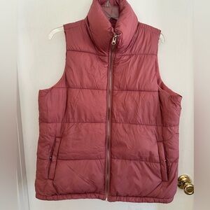 Womens Old Navy puffer vest